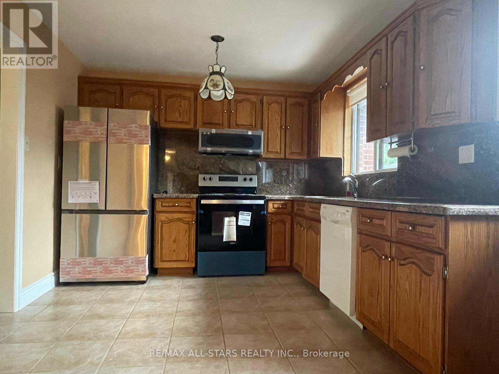 Main Floor - 272 Stouffer Street, Whitchurch-Stouffville, Ontario  L4A 4Z1 - Photo 3 - N12153307