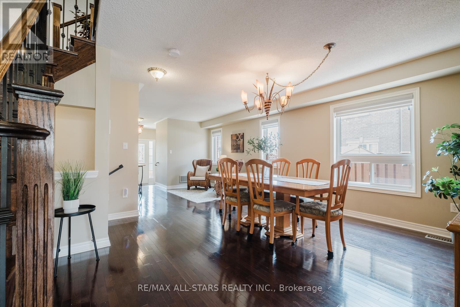 3 Richard Coulson Crescent, Whitchurch-Stouffville, Ontario  L4A 0G7 - Photo 11 - N12153323