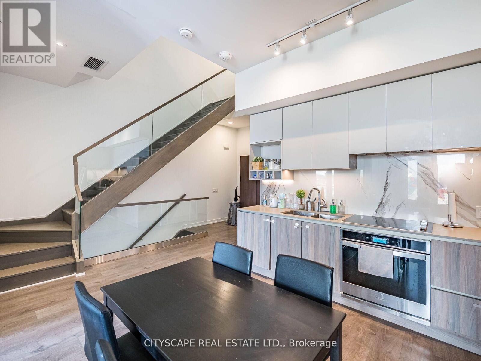 Th06 - 9 Buttermill Avenue W, Vaughan, Ontario  L4K 0M5 - Photo 11 - N12153347