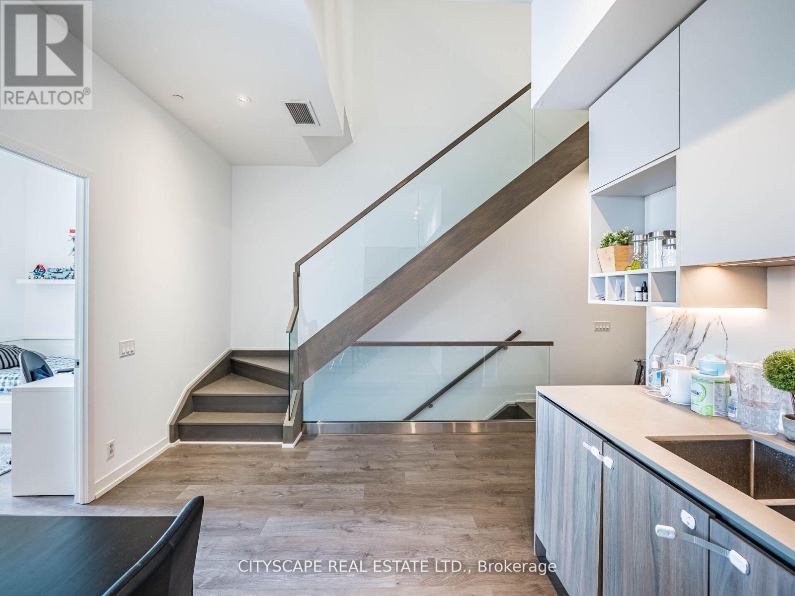 Th06 - 9 Buttermill Avenue W, Vaughan, Ontario  L4K 0M5 - Photo 15 - N12153347
