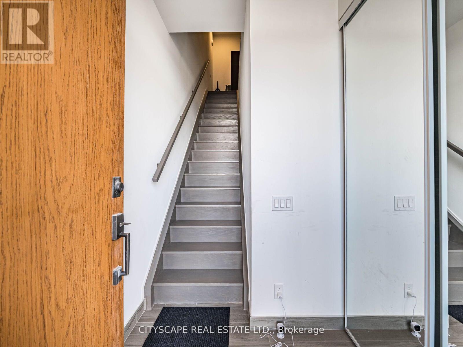 Th06 - 9 Buttermill Avenue W, Vaughan, Ontario  L4K 0M5 - Photo 4 - N12153347