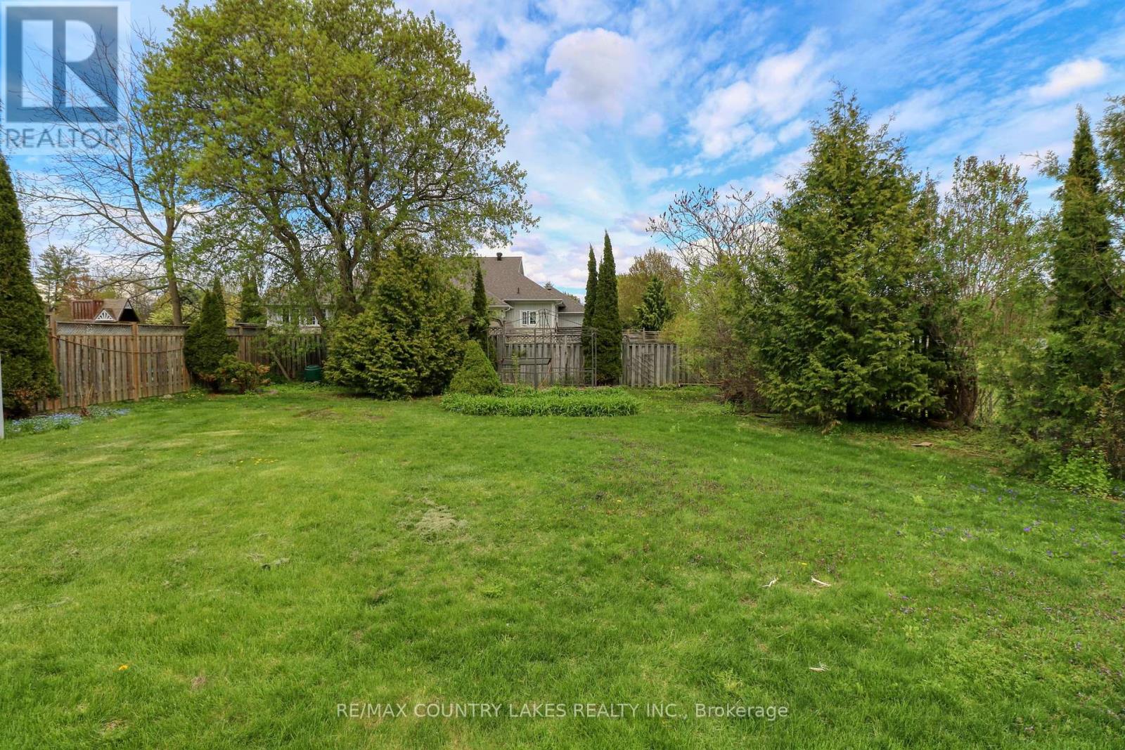 87 Grew Boulevard, Georgina, Ontario  L0E 1L0 - Photo 13 - N12153385
