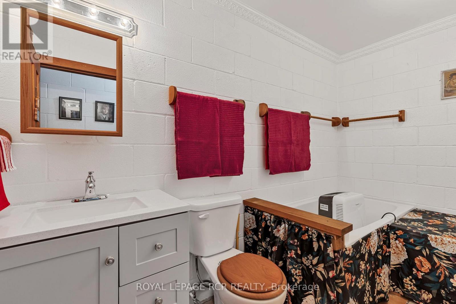 1092 Ballycroy Road, Adjala-Tosorontio, Ontario  L0N 1P0 - Photo 21 - N12153399