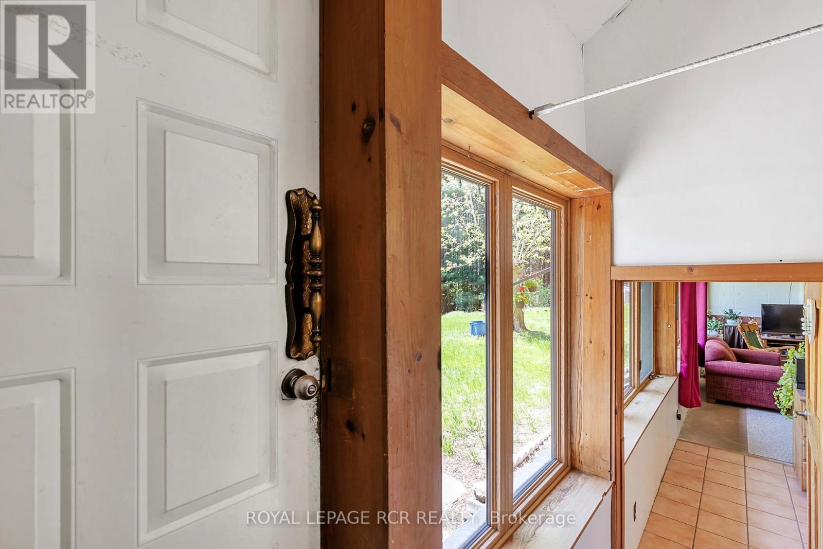 1092 Ballycroy Road, Adjala-Tosorontio, Ontario  L0N 1P0 - Photo 5 - N12153399