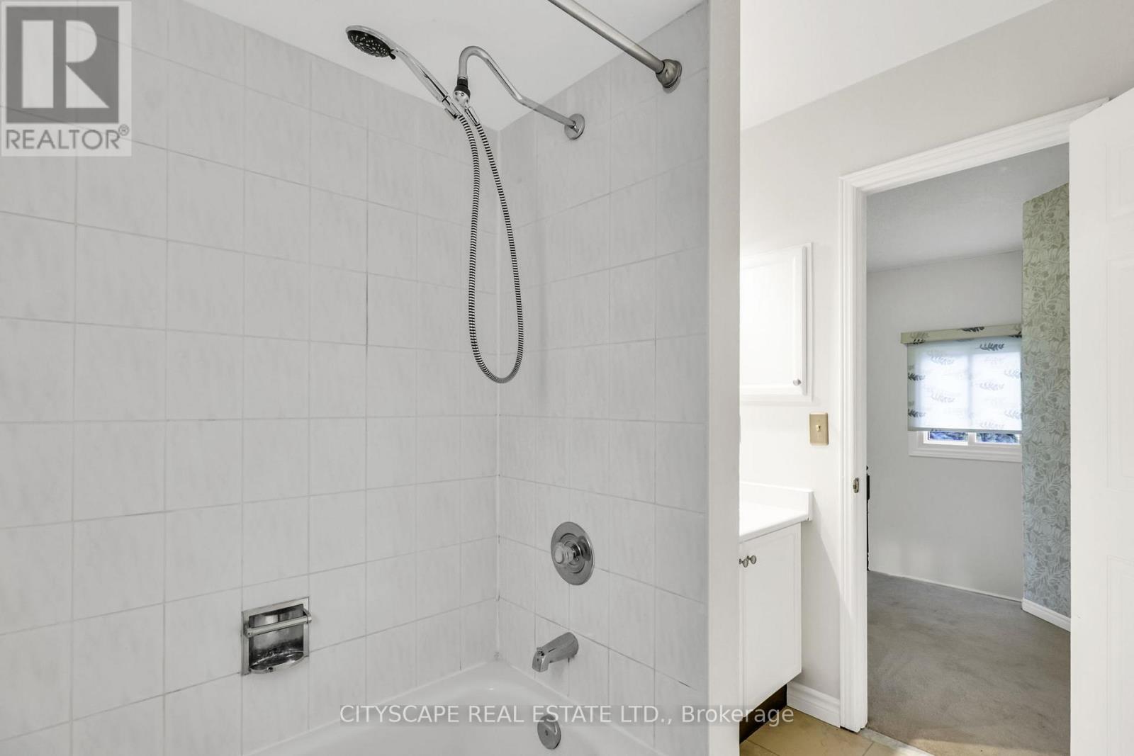 79 Weatherup Crescent, Barrie, Ontario  L4N 7J7 - Photo 33 - S12153353