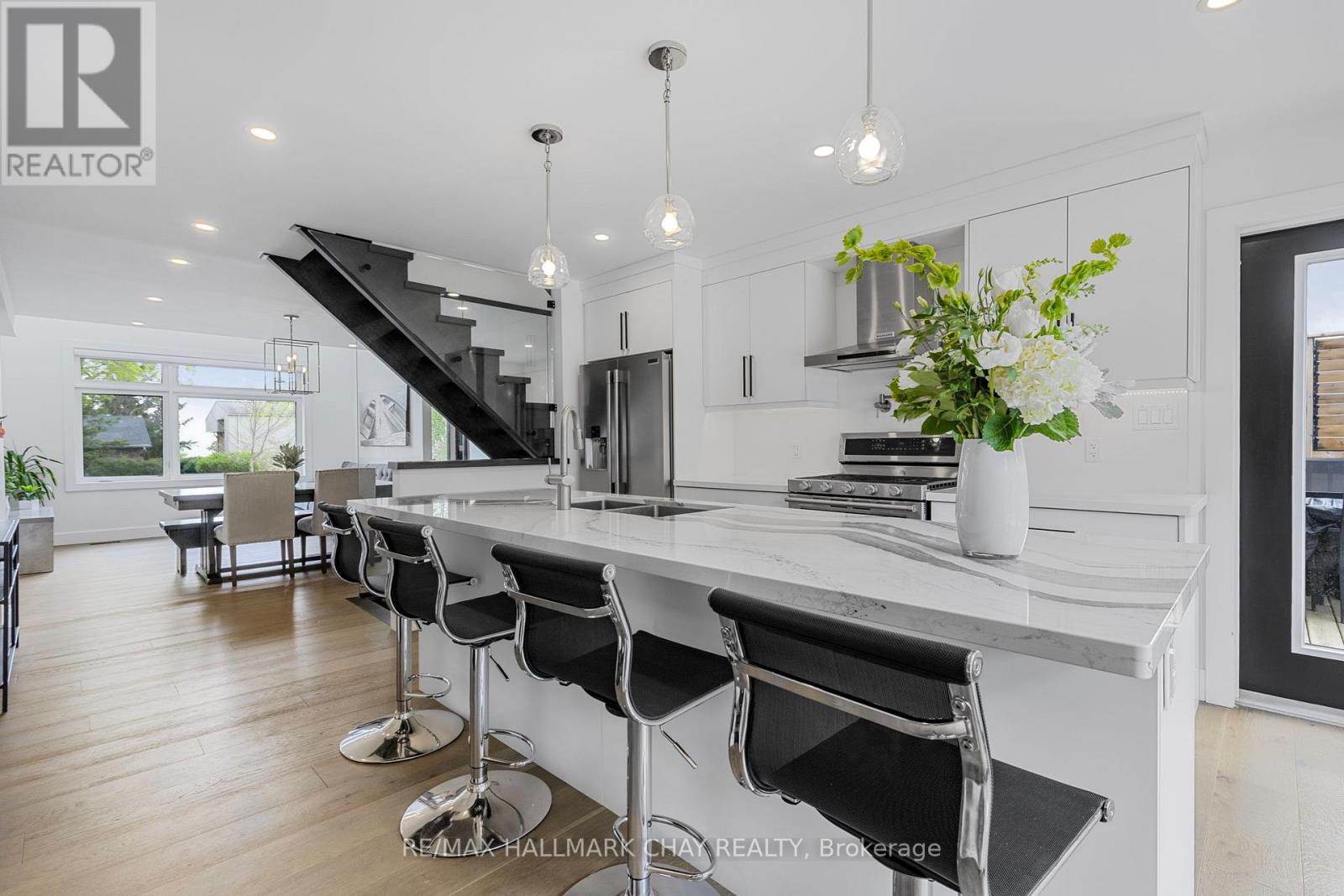 54 Highland Avenue, Barrie, Ontario  L4M 1N3 - Photo 14 - S12153362