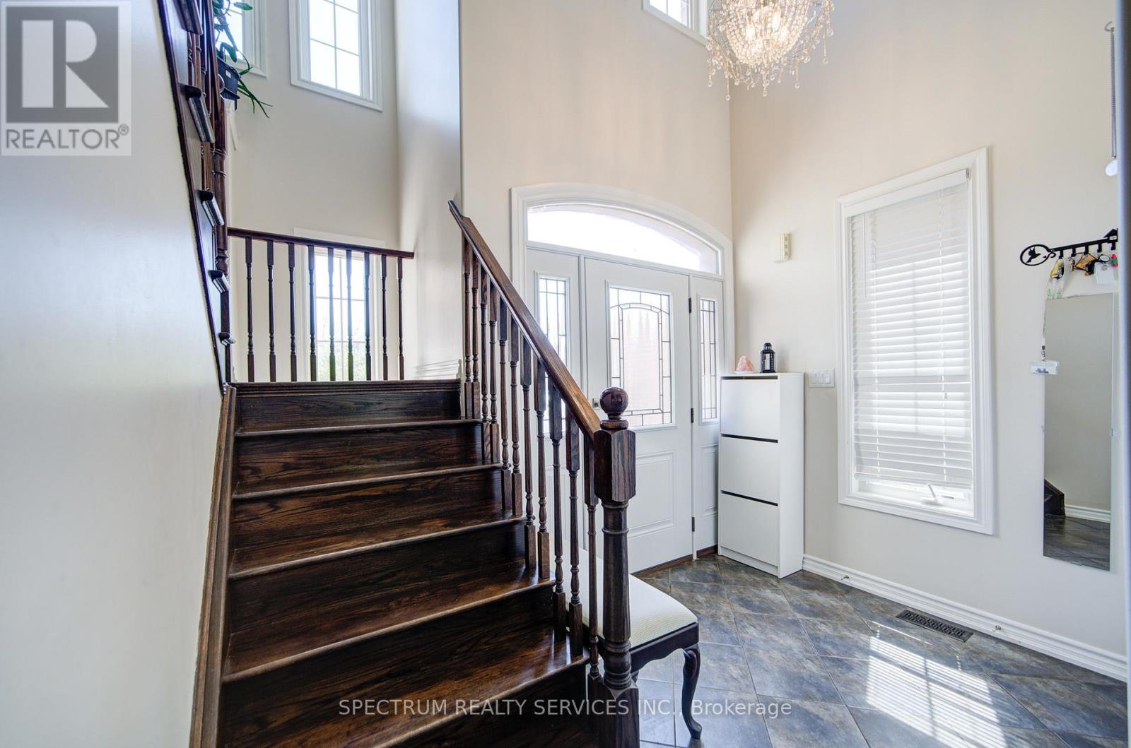 72 Graihawk Drive, Barrie, Ontario  L4N 6G7 - Photo 3 - S12153372
