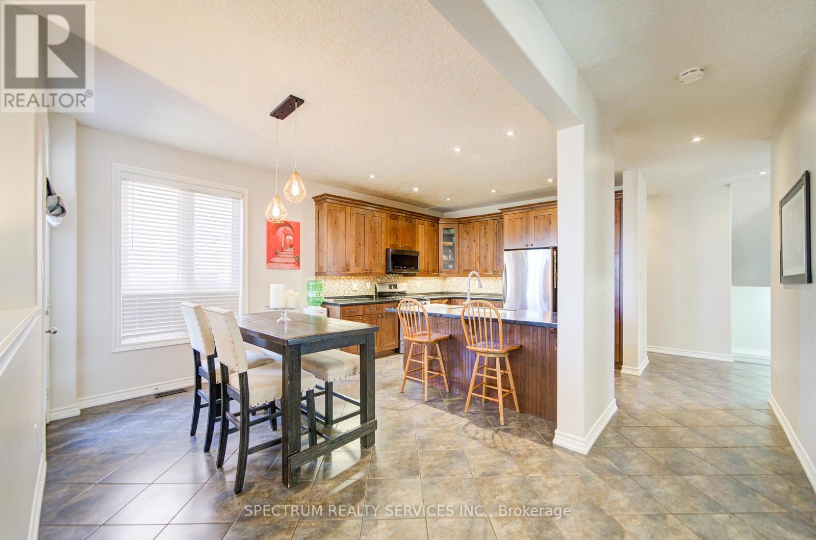 72 Graihawk Drive, Barrie, Ontario  L4N 6G7 - Photo 9 - S12153372