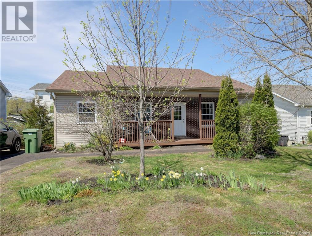 Property at 13 Glen Eyre Court image 1