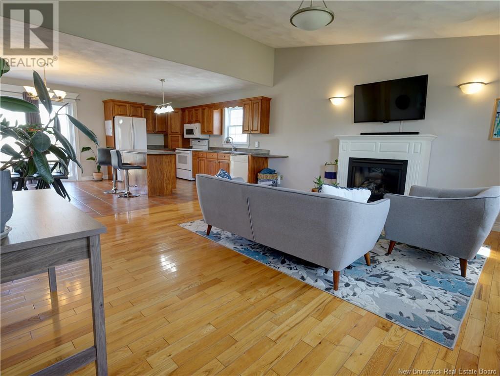 Property at 13 Glen Eyre Court image 3
