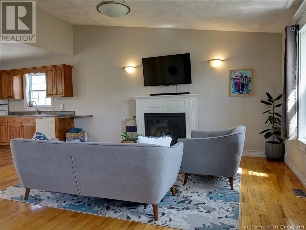 Property at 13 Glen Eyre Court image 4