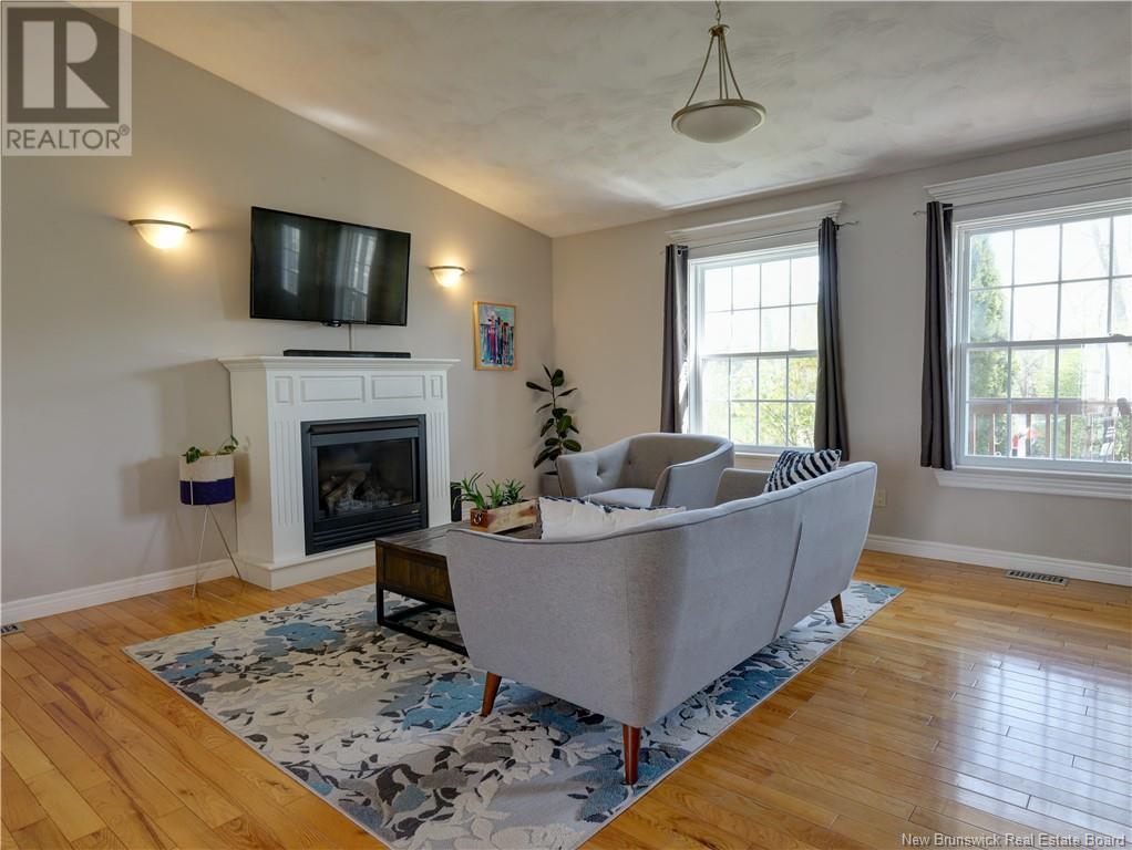 Property at 13 Glen Eyre Court image 5