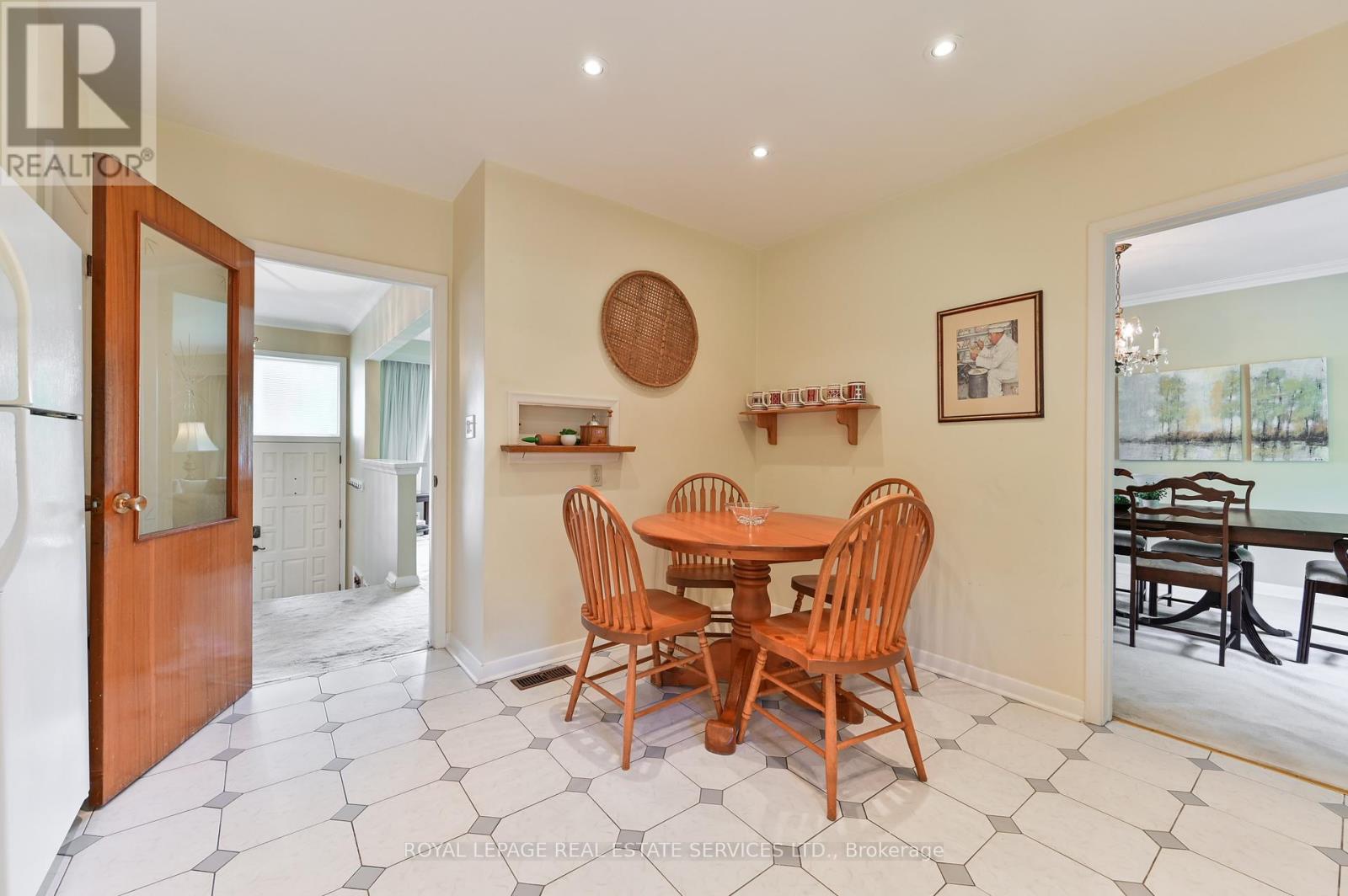 20 Munhall Road, Toronto, Ontario  M9P 1P9 - Photo 14 - W12153166