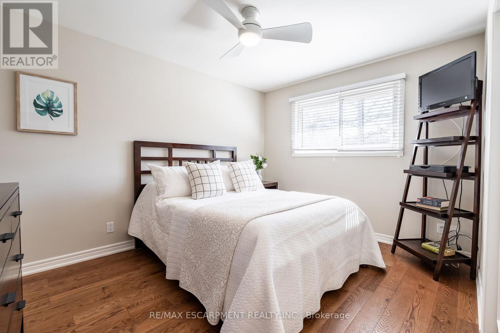 648 Thornwood Avenue, Burlington, Ontario  L7N 3B8 - Photo 23 - W12153254