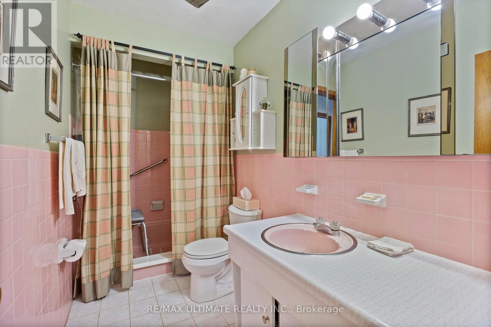 19 Debby Court, Toronto, Ontario  M9N 2L7 - Photo 24 - W12153333