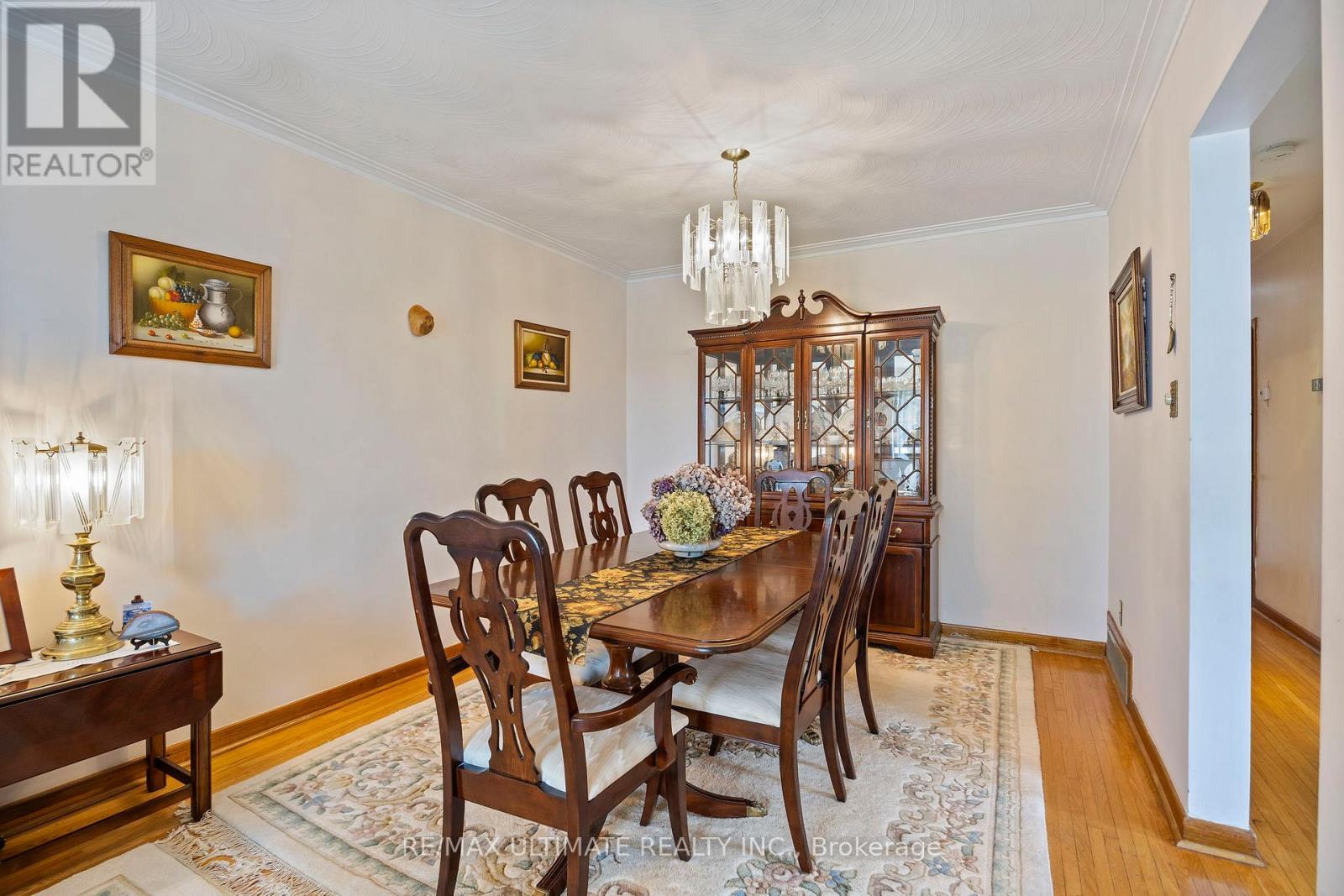 19 Debby Court, Toronto, Ontario  M9N 2L7 - Photo 8 - W12153333