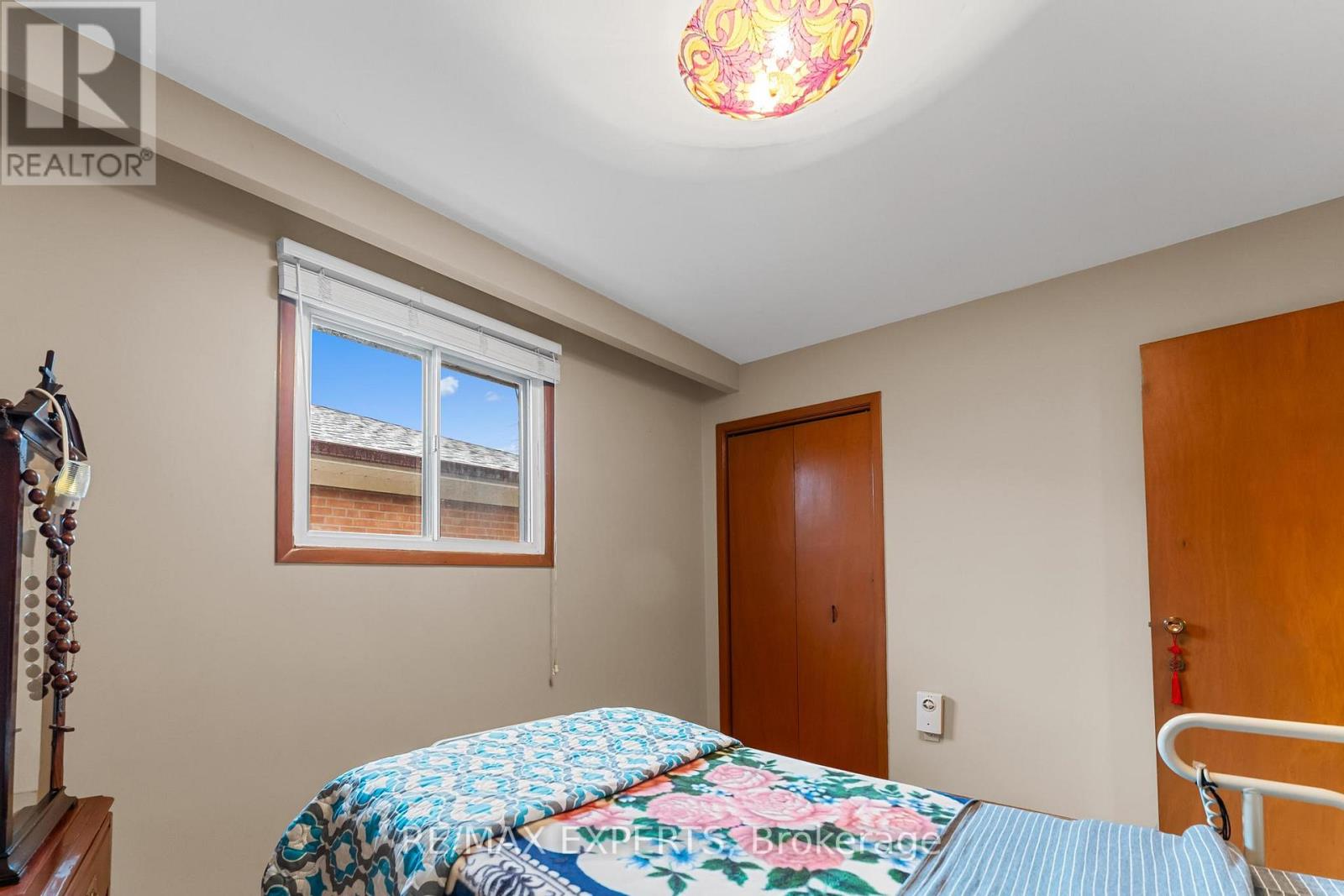72 Songwood Drive, Toronto, Ontario  M9M 1X3 - Photo 17 - W12153400