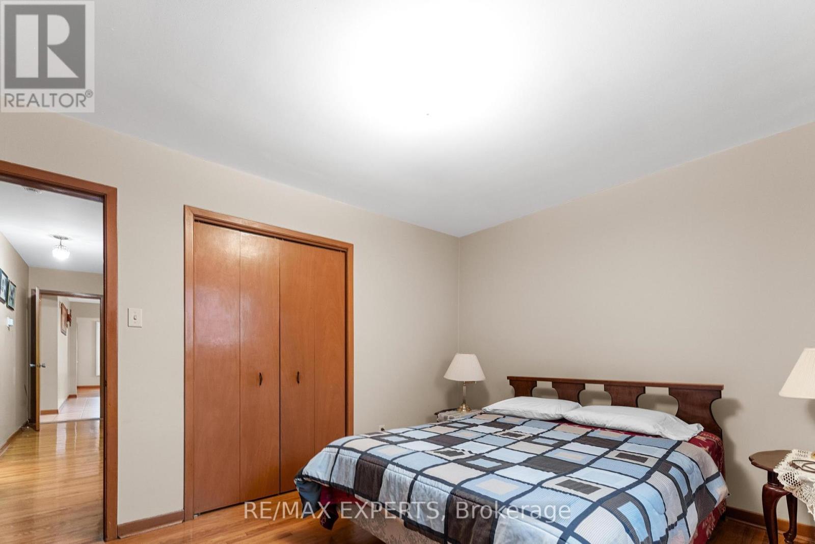 72 Songwood Drive, Toronto, Ontario  M9M 1X3 - Photo 19 - W12153400