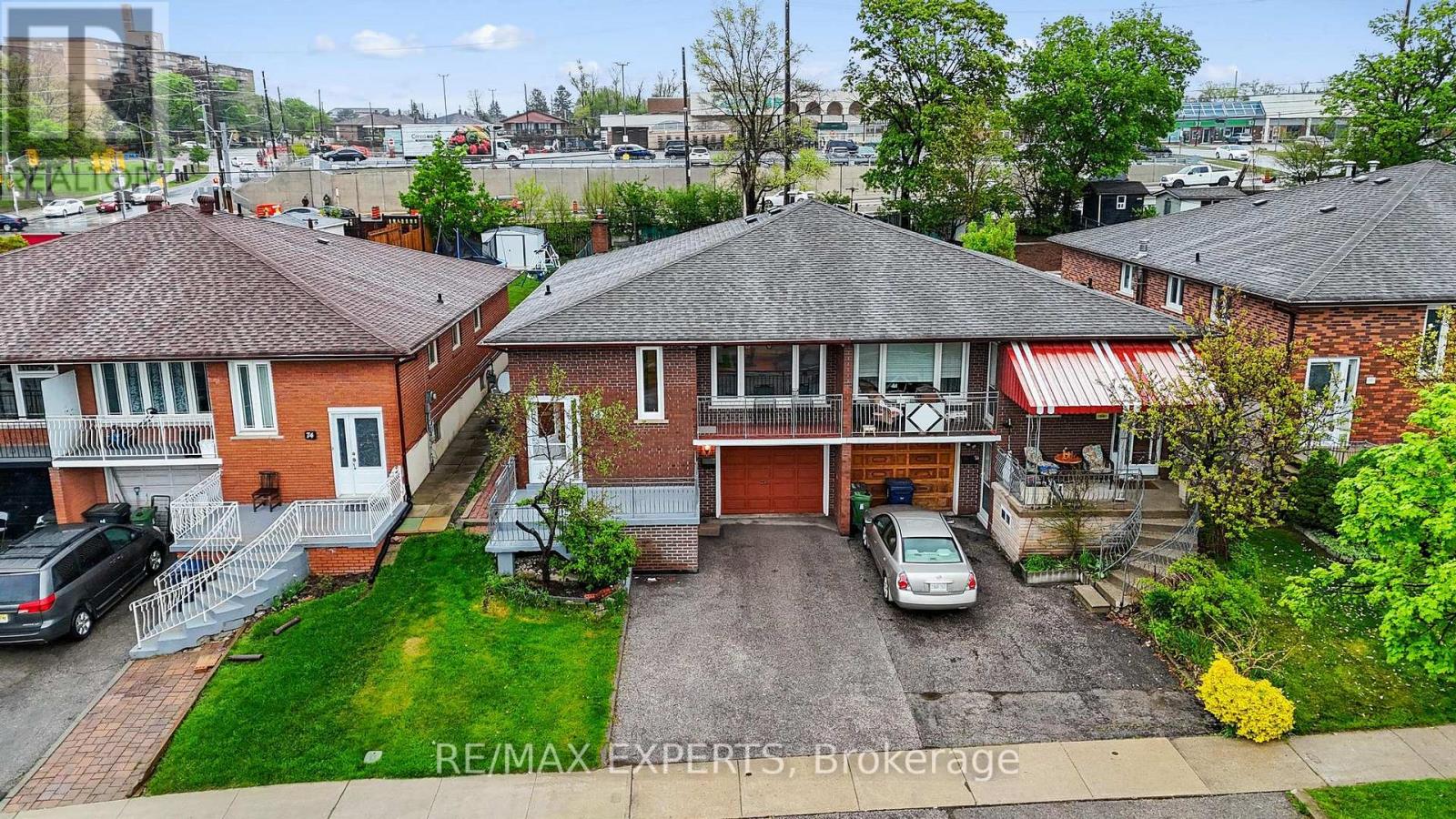 72 Songwood Drive, Toronto, Ontario  M9M 1X3 - Photo 2 - W12153400