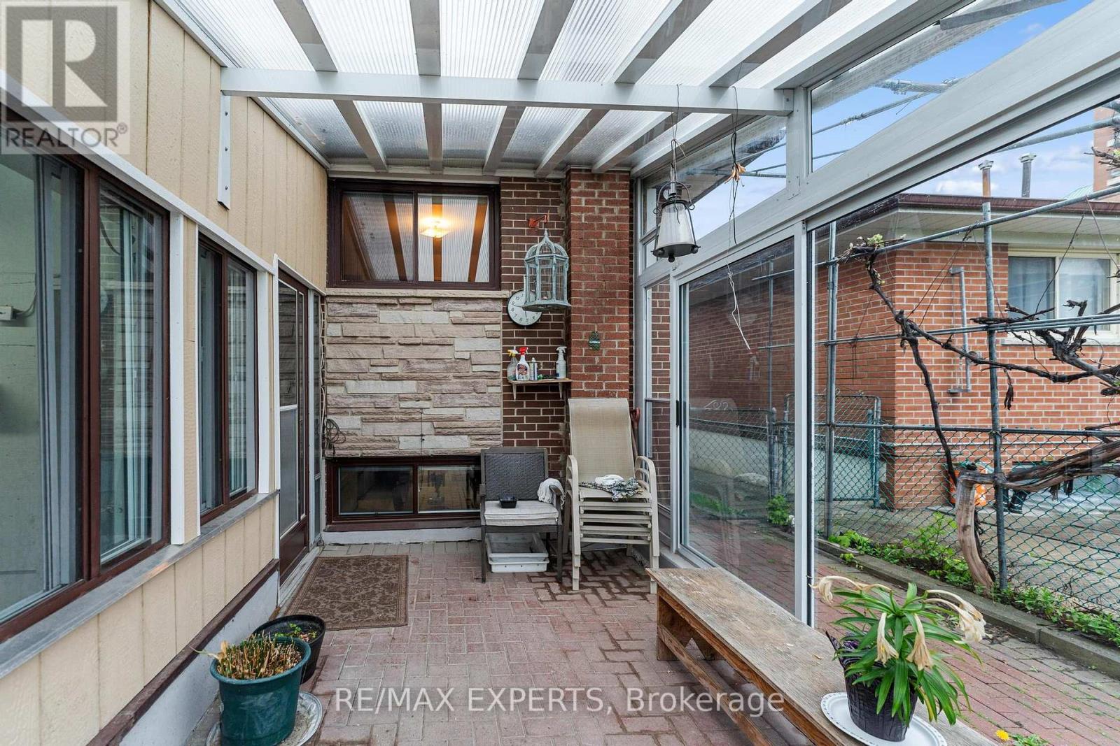 72 Songwood Drive, Toronto (Humbermede), Ontario  M9M 1X3 - Photo 41 - W12153400