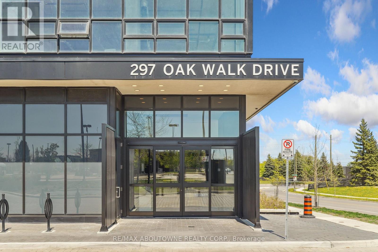 1605 - 297 OAK WALK DRIVE, Oakville, Ontario