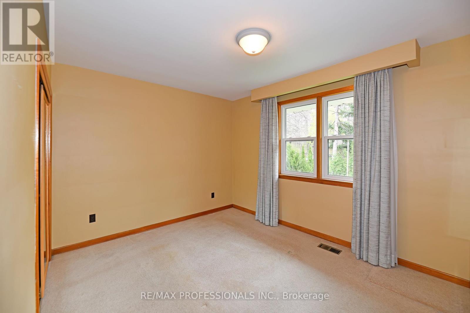 40 Westmount Park Road, Toronto (Humber Heights), Ontario  M9P 1R6 - Photo 15 - W12153422