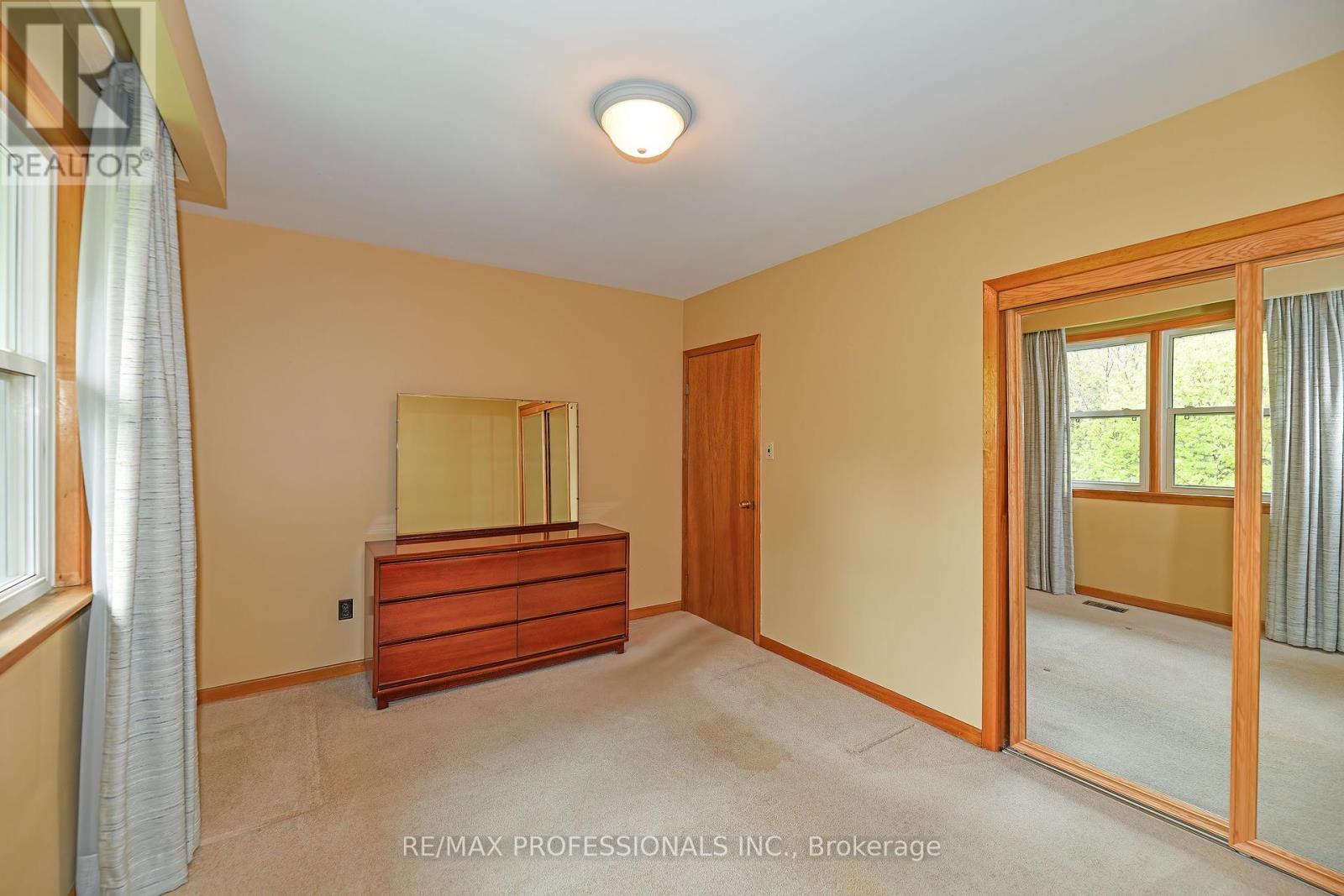 40 Westmount Park Road, Toronto (Humber Heights), Ontario  M9P 1R6 - Photo 16 - W12153422