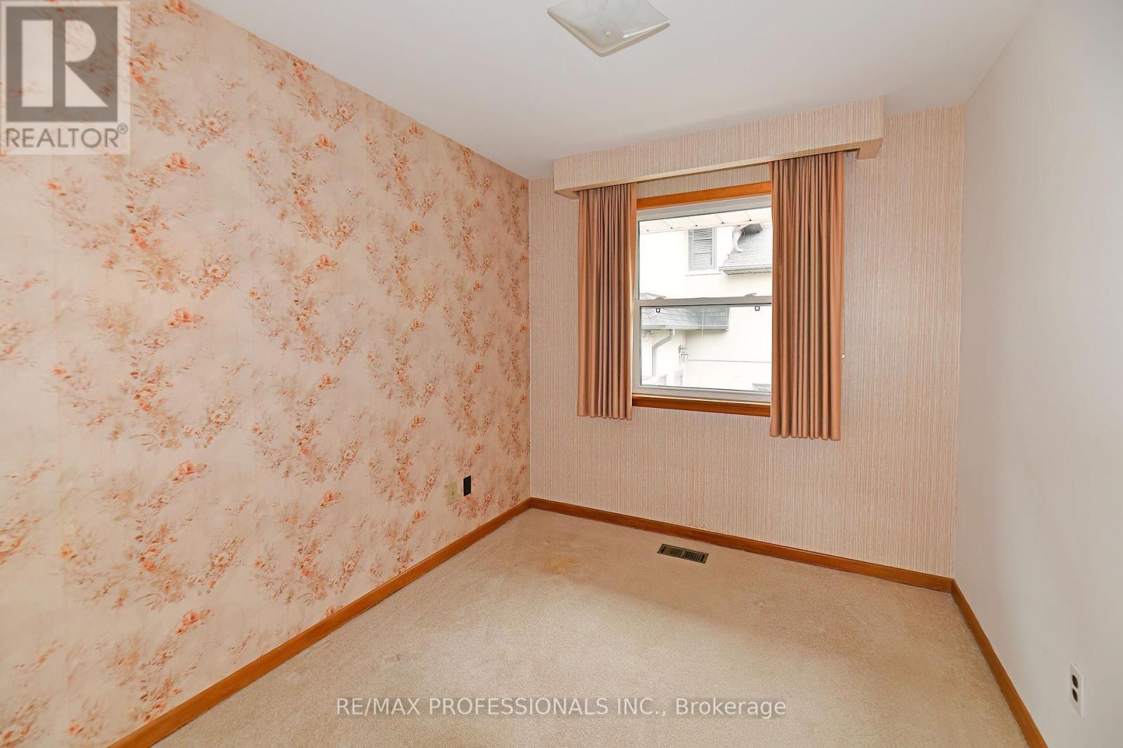40 Westmount Park Road, Toronto (Humber Heights), Ontario  M9P 1R6 - Photo 18 - W12153422