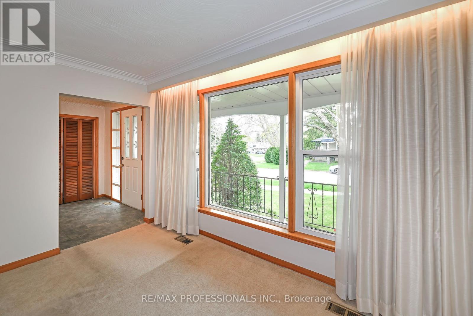 40 Westmount Park Road, Toronto (Humber Heights), Ontario  M9P 1R6 - Photo 3 - W12153422
