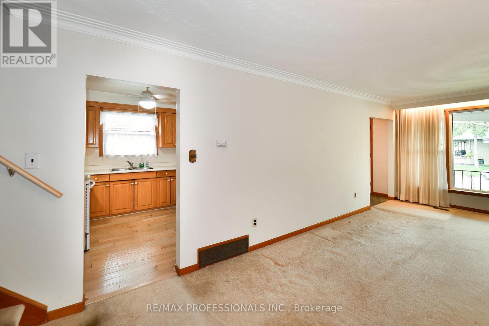 40 Westmount Park Road, Toronto (Humber Heights), Ontario  M9P 1R6 - Photo 8 - W12153422