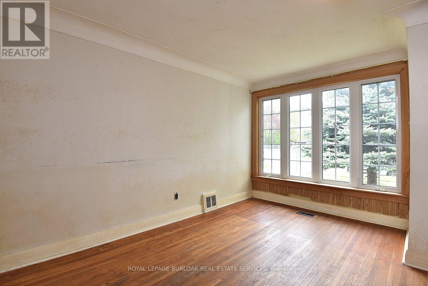 430 Queen Mary Drive, Oakville, Ontario  L6K 3M1 - Photo 10 - W12153435