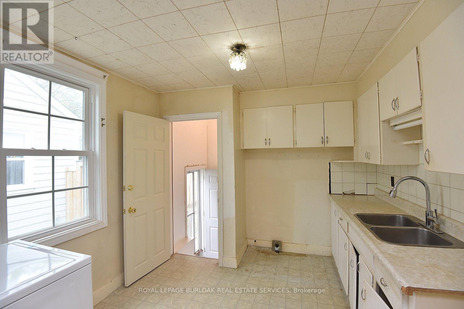 430 Queen Mary Drive, Oakville, Ontario  L6K 3M1 - Photo 16 - W12153435