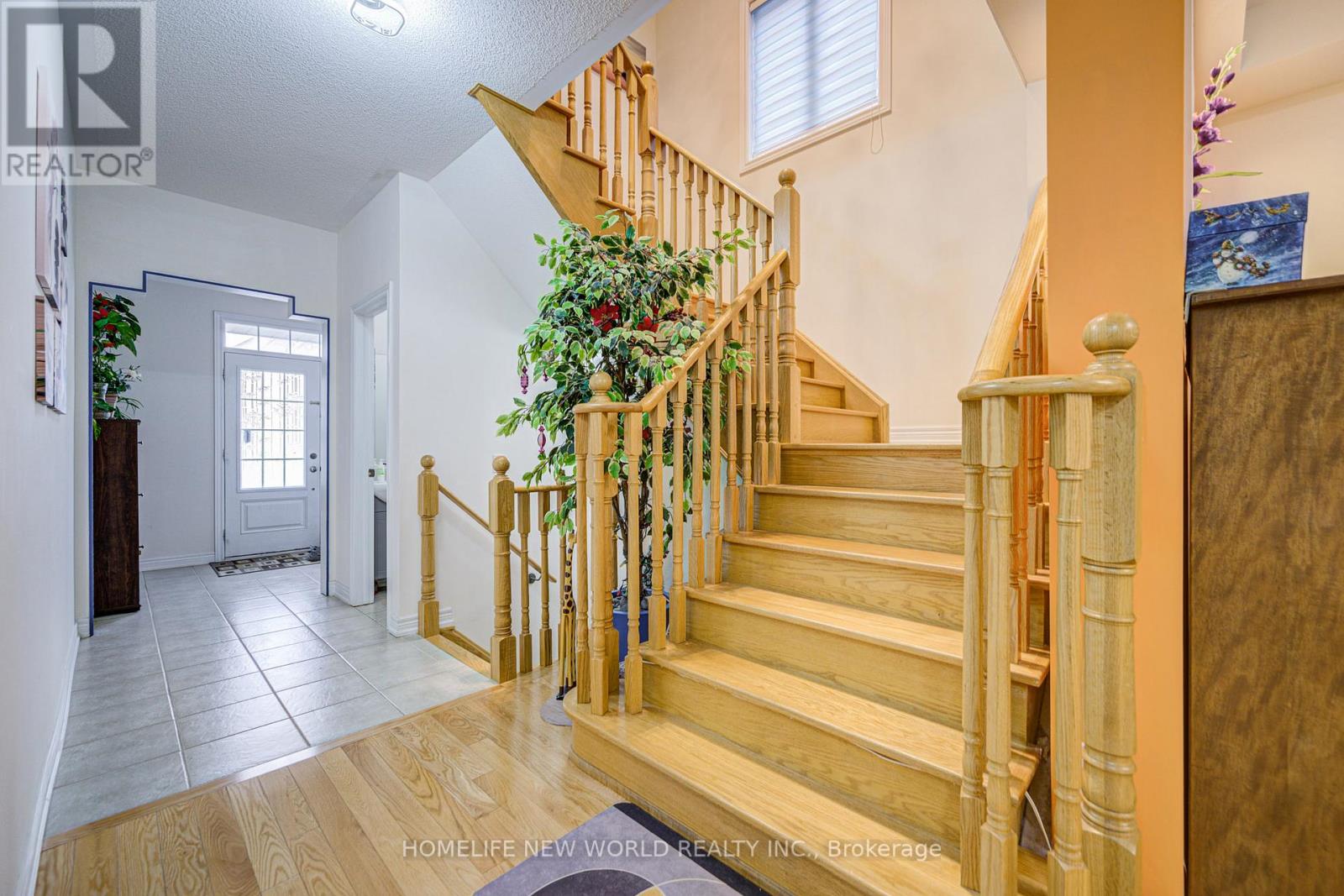 18 Amaretto Court, Brampton, Ontario  L6X 5M9 - Photo 3 - W12153437