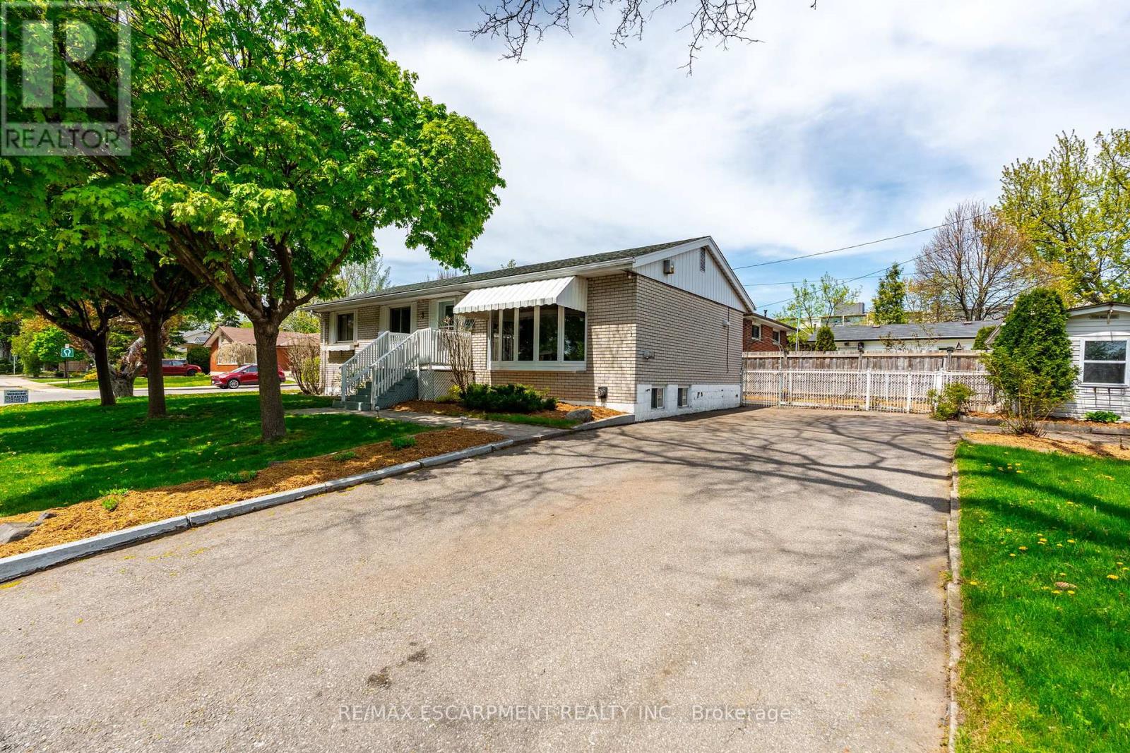 3 TANAGER AVENUE, Hamilton, Ontario