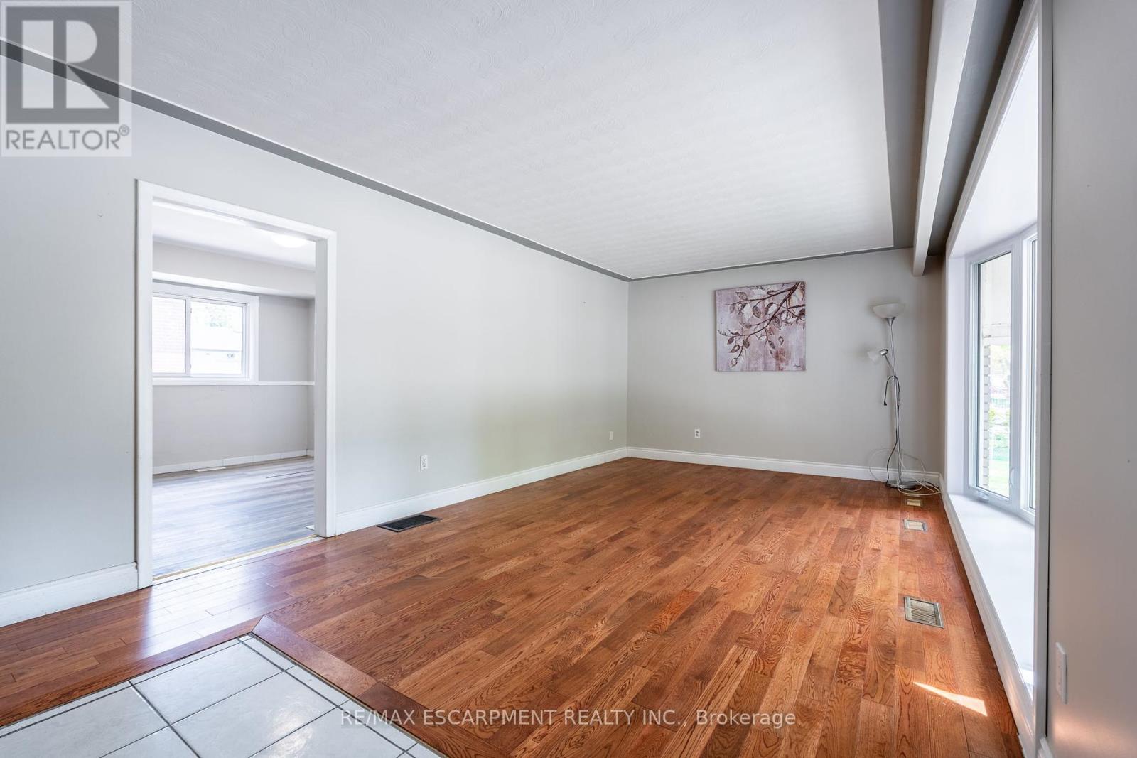 3 Tanager Avenue, Hamilton, Ontario  L9A 2M2 - Photo 6 - X12153210