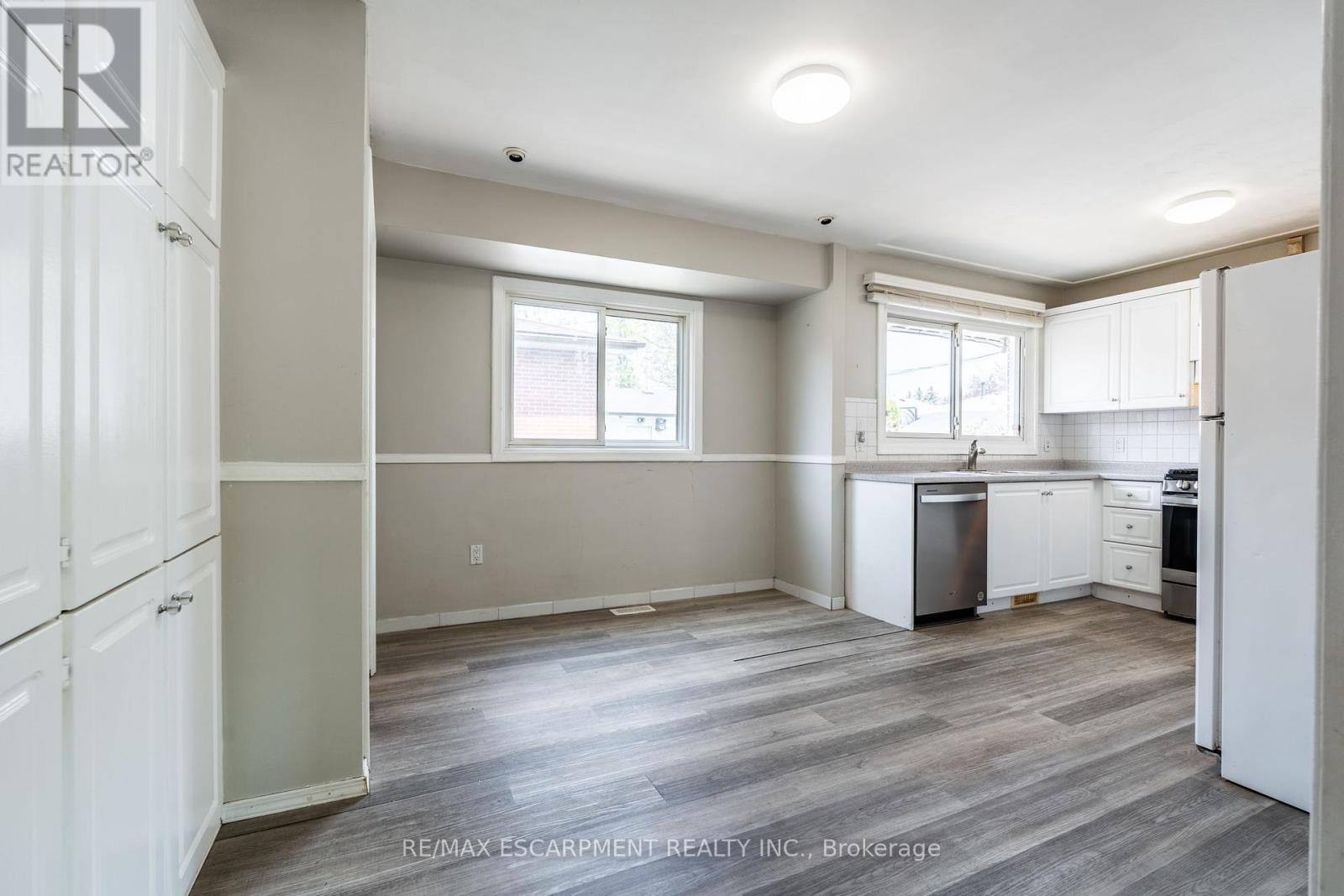 3 Tanager Avenue, Hamilton, Ontario  L9A 2M2 - Photo 9 - X12153210