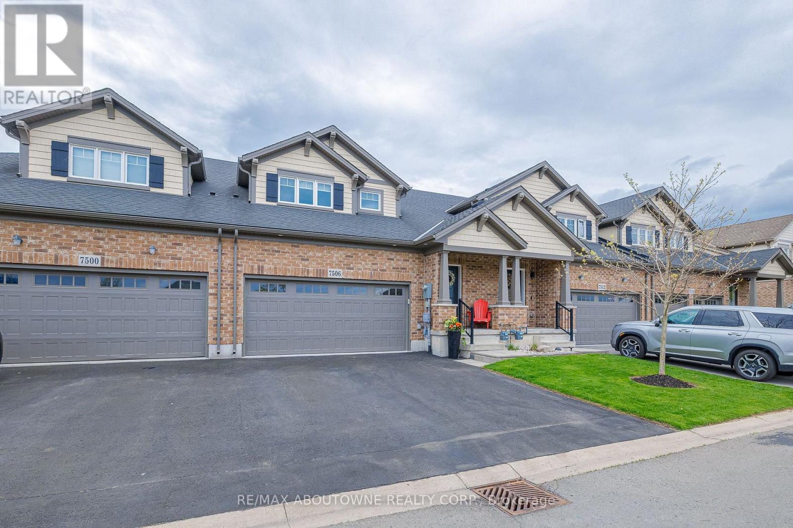 132 - 7506 Clubview Lane, Niagara Falls, Ontario  L2G 0A8 - Photo 2 - X12153233