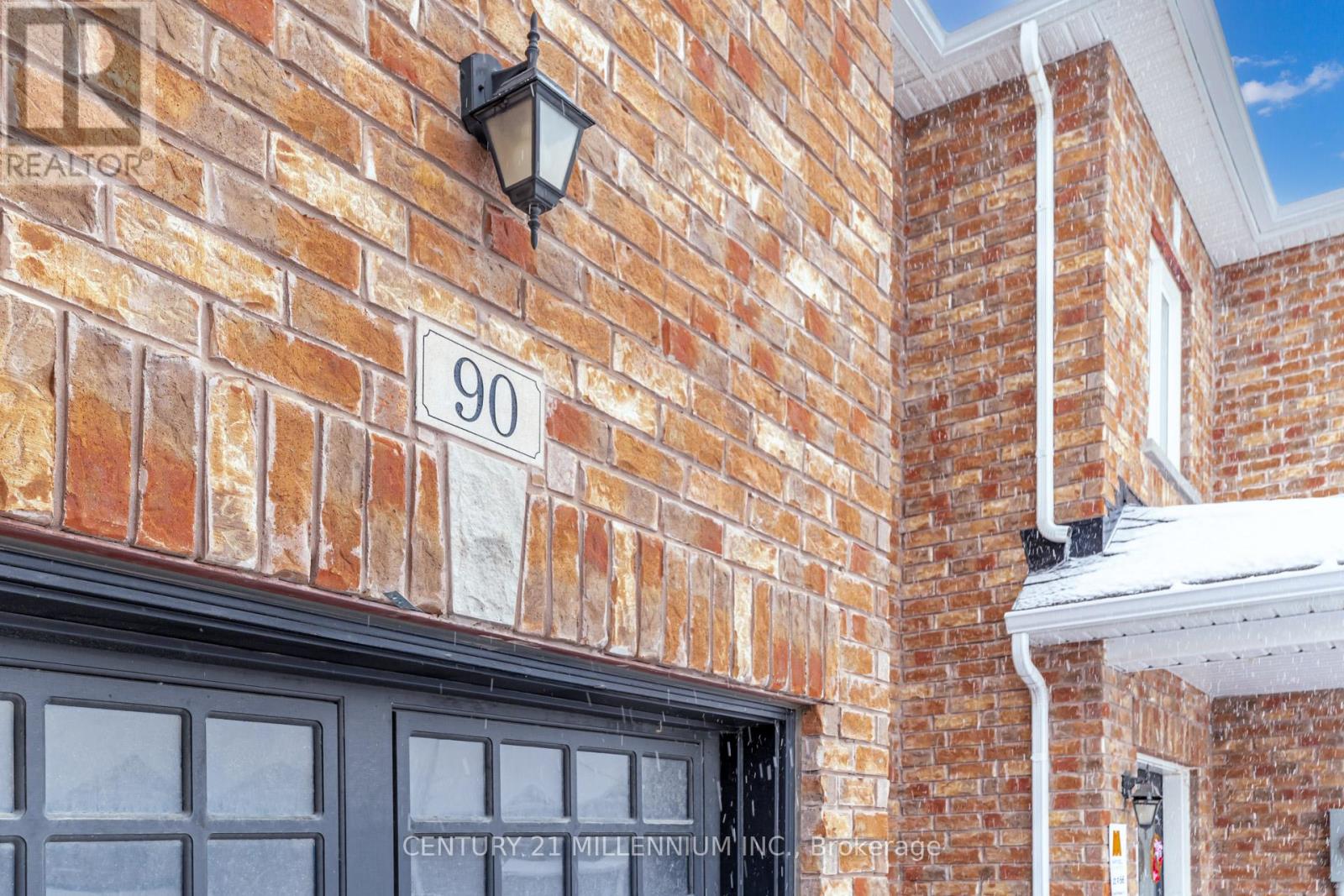 90 Palace Street, Thorold (Thorold Downtown), Ontario  L2V 0J6 - Photo 2 - X12153267