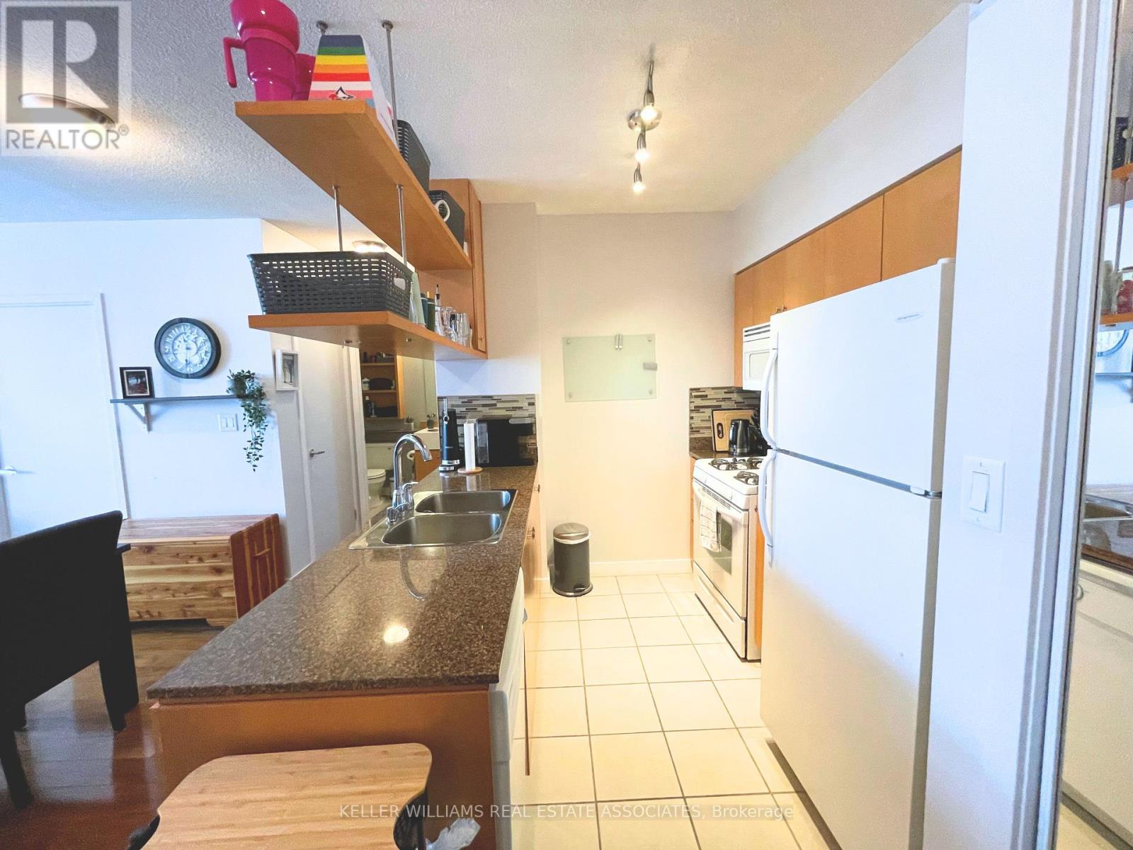 1011 - 5 Mariner Terrace, Toronto, Ontario  M5V 3V6 - Photo 7 - C12150638