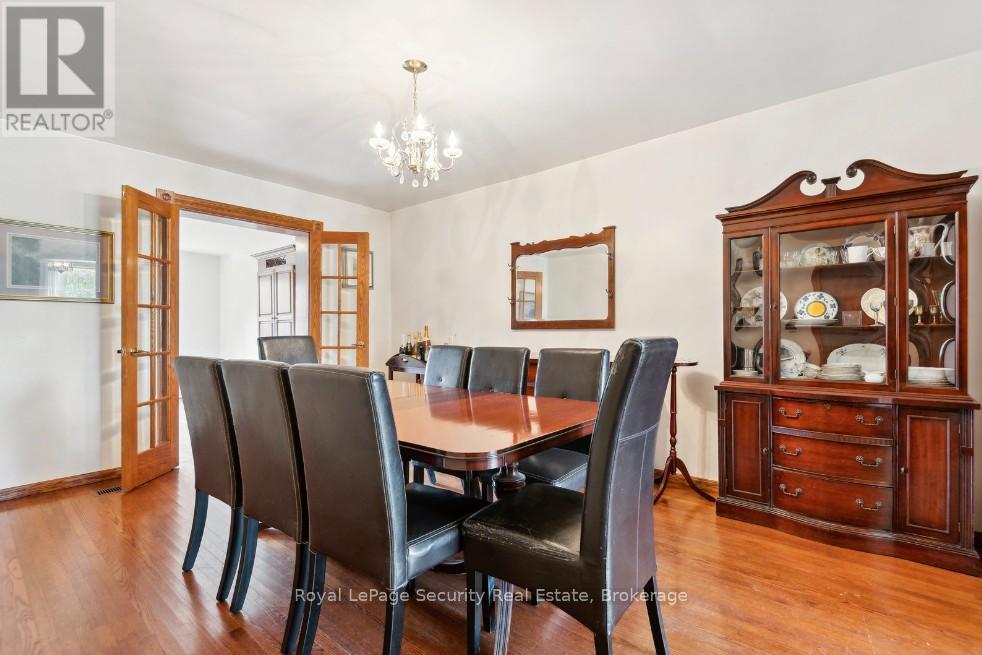 38 Fernbank Avenue, Toronto, Ontario  M6H 1W2 - Photo 16 - W12152349