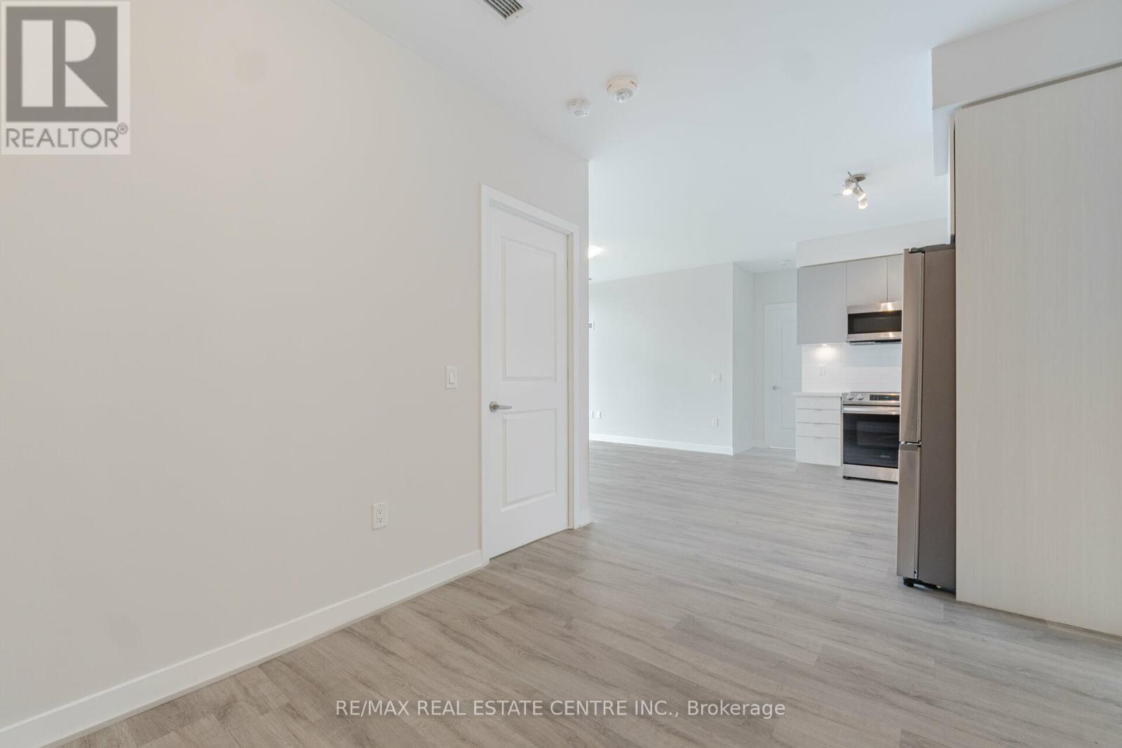 102b - 4655 Metcalfe Avenue N, Mississauga, Ontario  L5M 0Z7 - Photo 8 - W12152324