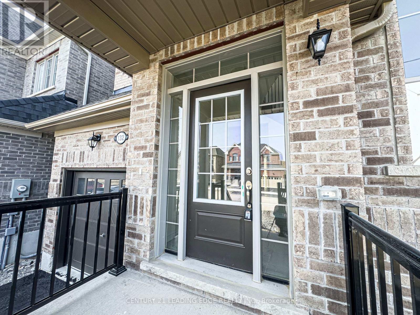 Property at 132 ROBIN TRAIL image 2