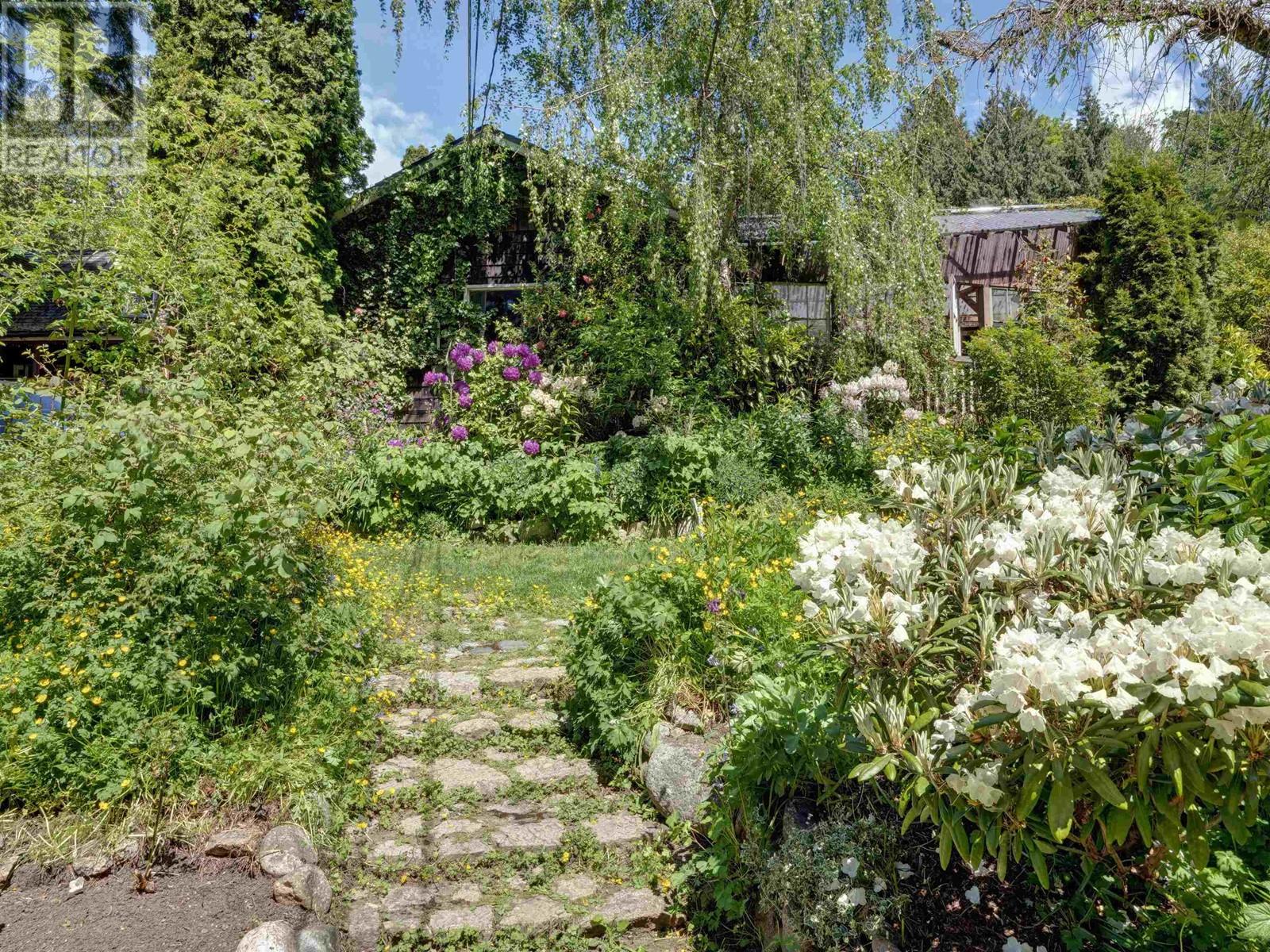 2602 Lower Road, Roberts Creek, British Columbia  V0N 2W4 - Photo 3 - R3003620