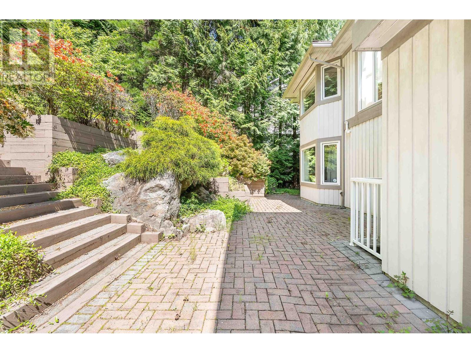 4153 Quarry Court, North Vancouver, British Columbia  V7K 3C3 - Photo 38 - R3003624