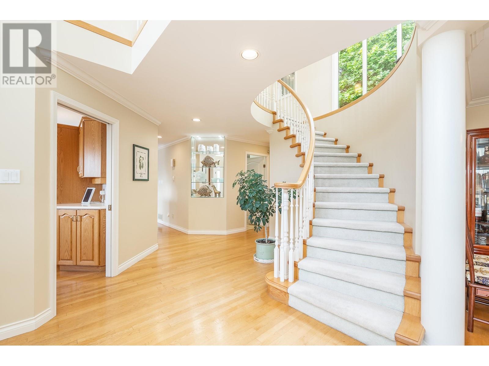 4153 Quarry Court, North Vancouver, British Columbia  V7K 3C3 - Photo 5 - R3003624