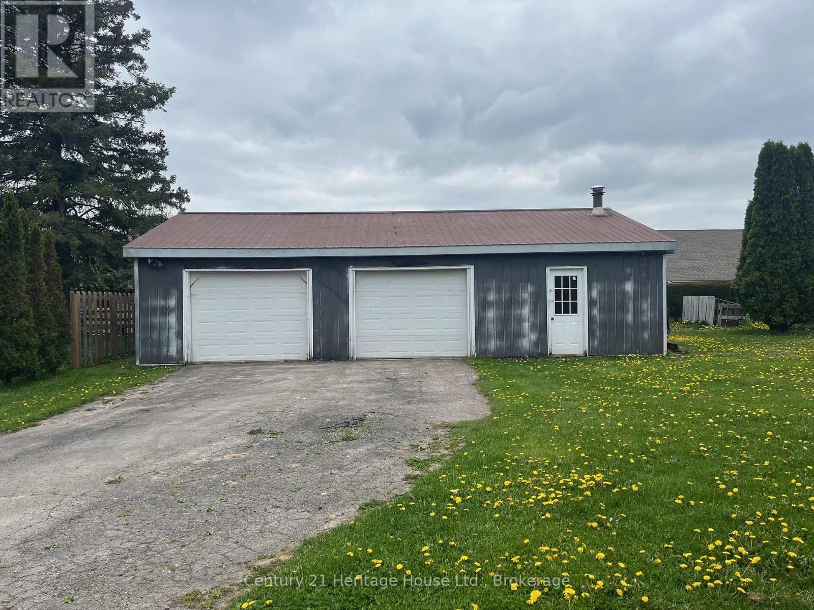 468 Countess Street S, West Grey, Ontario  N0G 1R0 - Photo 6 - X12153514