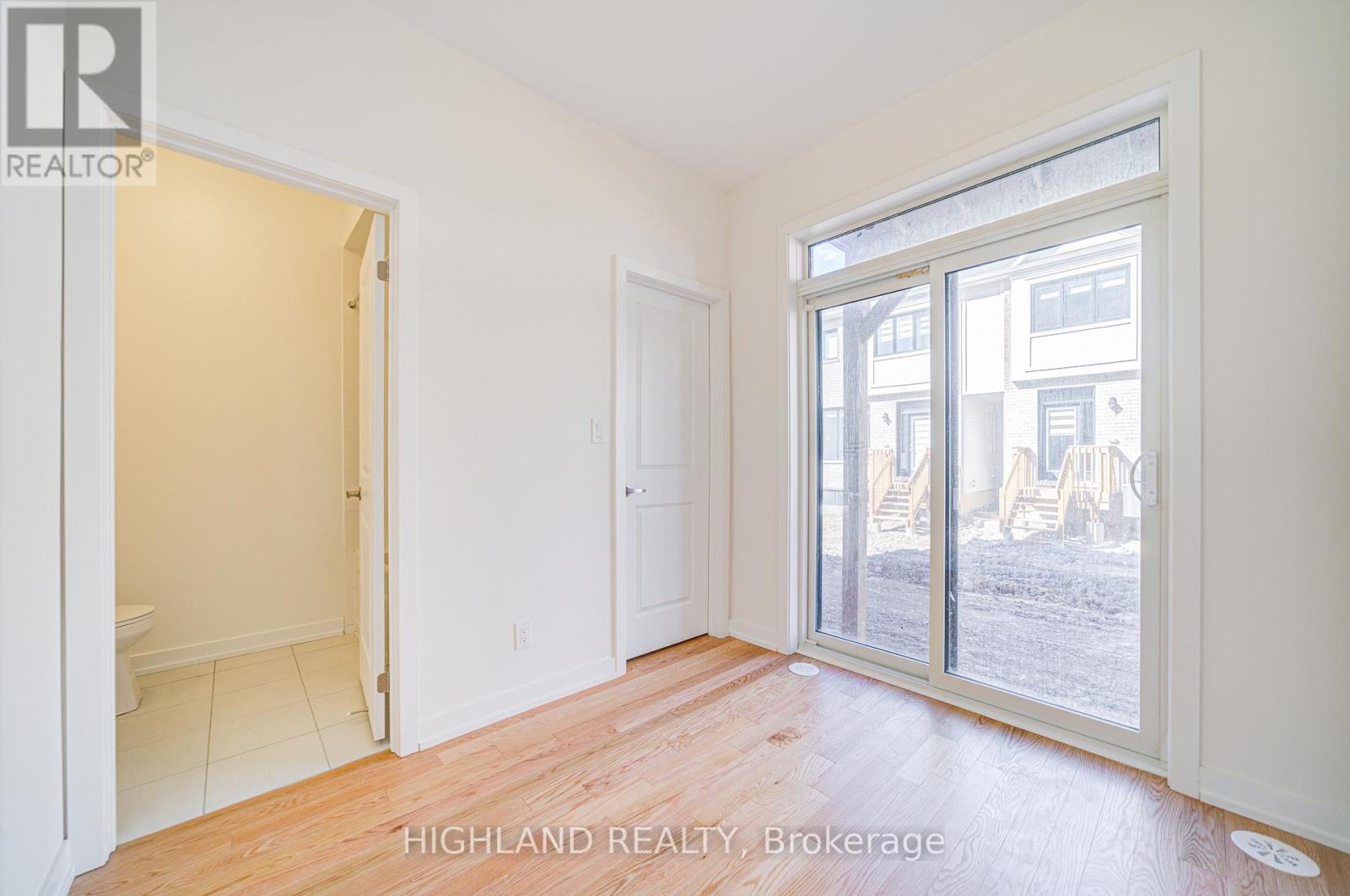 3065 Robert Lamb Boulevard, Oakville, Ontario  L6H 7H5 - Photo 6 - W12100217