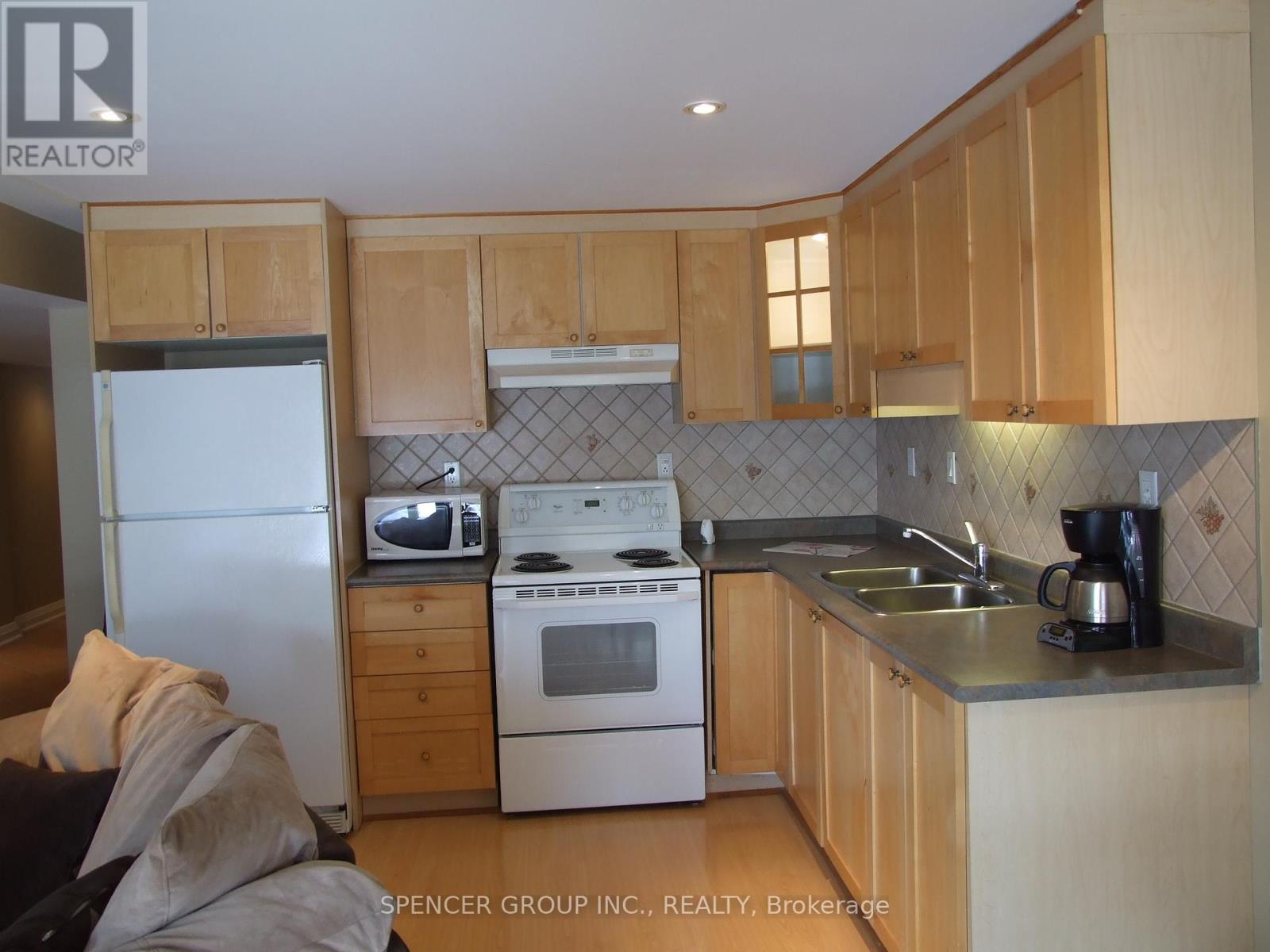 1484 Inuit Trail, Mississauga, Ontario  L5N 8C1 - Photo 3 - W12153190