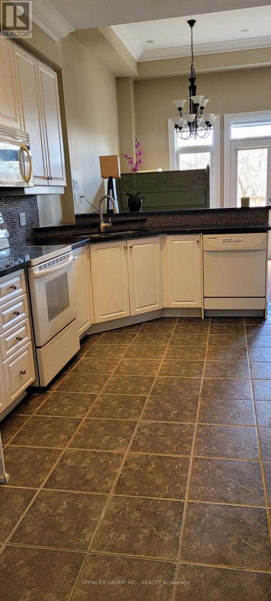 1484 Inuit Trail, Mississauga, Ontario  L5N 8C1 - Photo 4 - W12153190