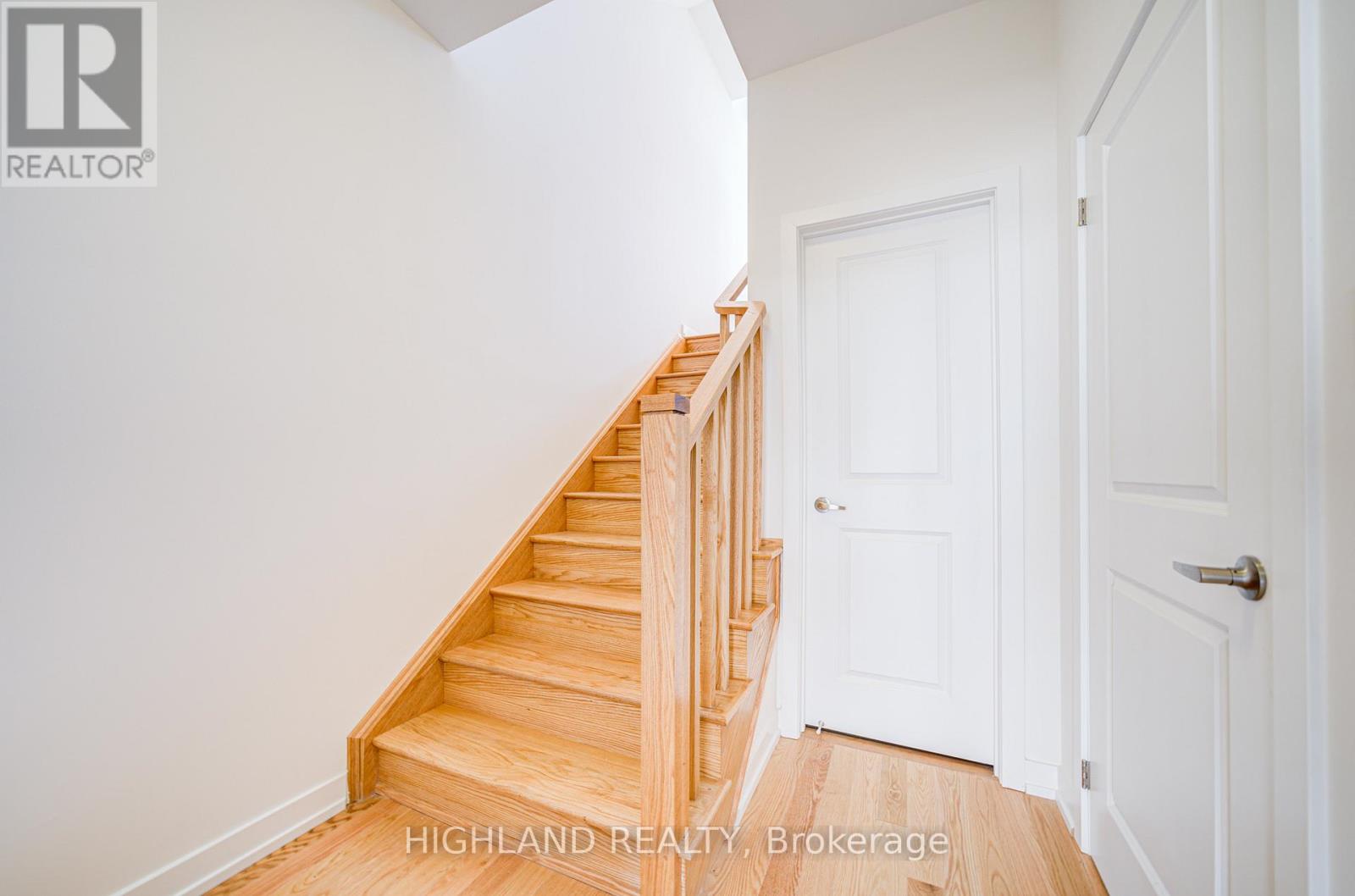 3065 Robert Lamb Boulevard, Oakville, Ontario  L6H 7H5 - Photo 5 - W12100217